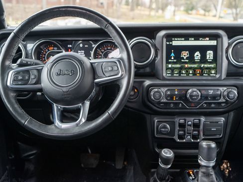 Used 2022 Jeep Wrangler Unlimited Sahara AWD/4WD image 13