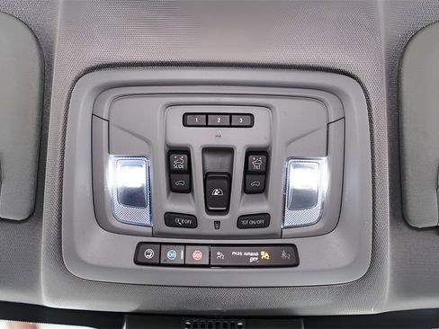 Used 2024 GMC Sierra 3500 Denali image 19