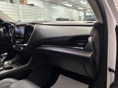 Used 2021 Chevrolet Traverse LT image 30