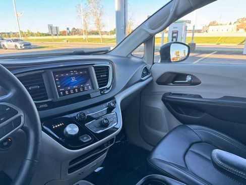 Used 2020 Chrysler Voyager Lxi FWD image 11
