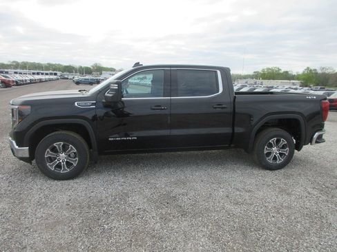 New 2026 GMC Sierra 1500 SLE w/ Max Trailering Package image 9