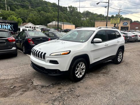 Used 2017 Jeep Cherokee Latitude w/ Comfort & Sound Group image 2