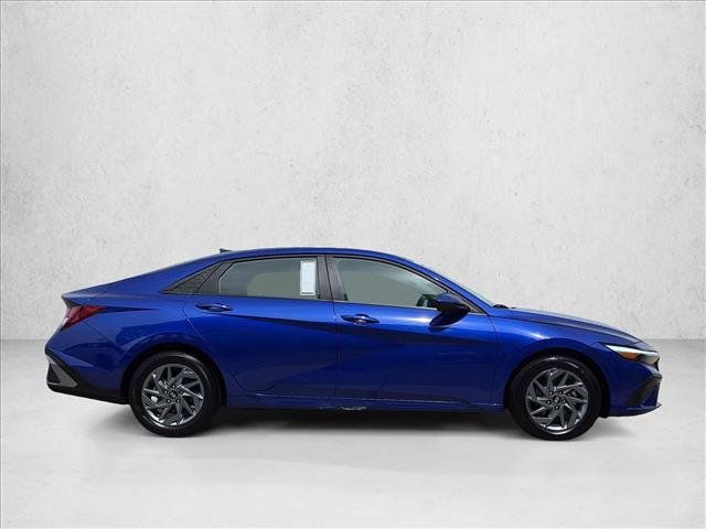 Used 2024 Hyundai Elantra SEL FWD image 4