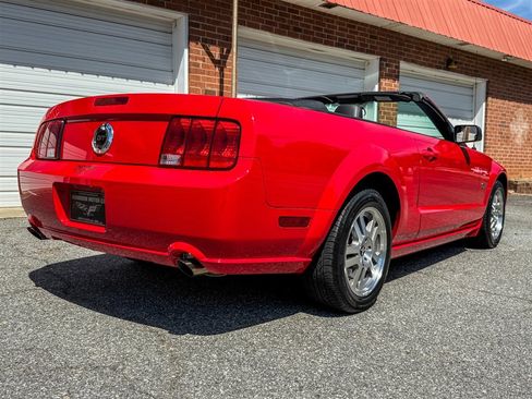 Used 2006 Ford Mustang GT RWD image 31