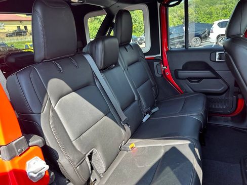 Used 2021 Jeep Wrangler Unlimited Rubicon w/ Trailer Tow Package AWD/4WD image 38