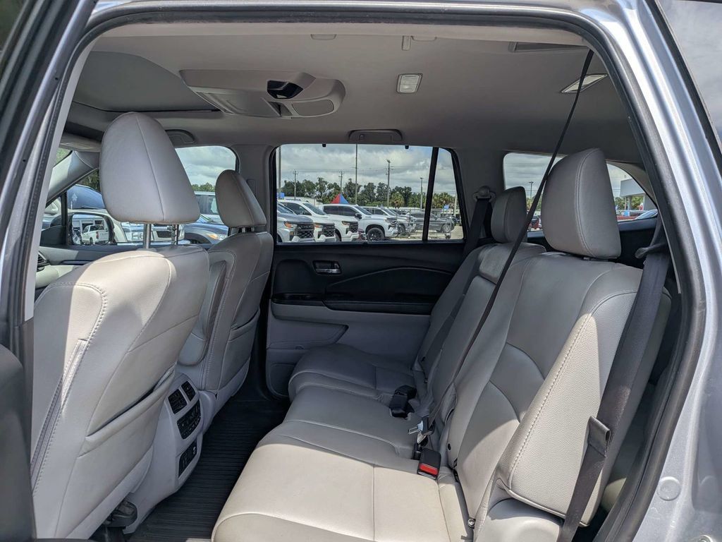 Used 2019 Honda Pilot Touring image 14