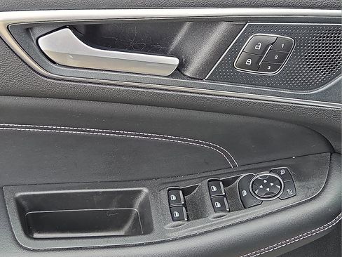 Used 2024 Ford Edge Titanium image 13