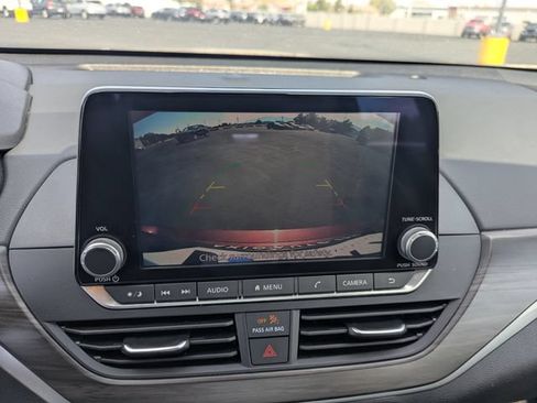 Used 2024 Nissan Altima 2.5 SV FWD image 17