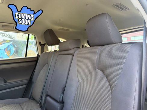 Used 2023 Toyota Highlander XLE FWD image 16