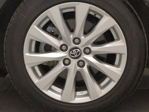Used 2019 Toyota Camry LE image 31
