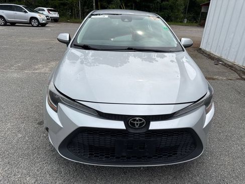Used 2022 Toyota Corolla LE FWD image 3