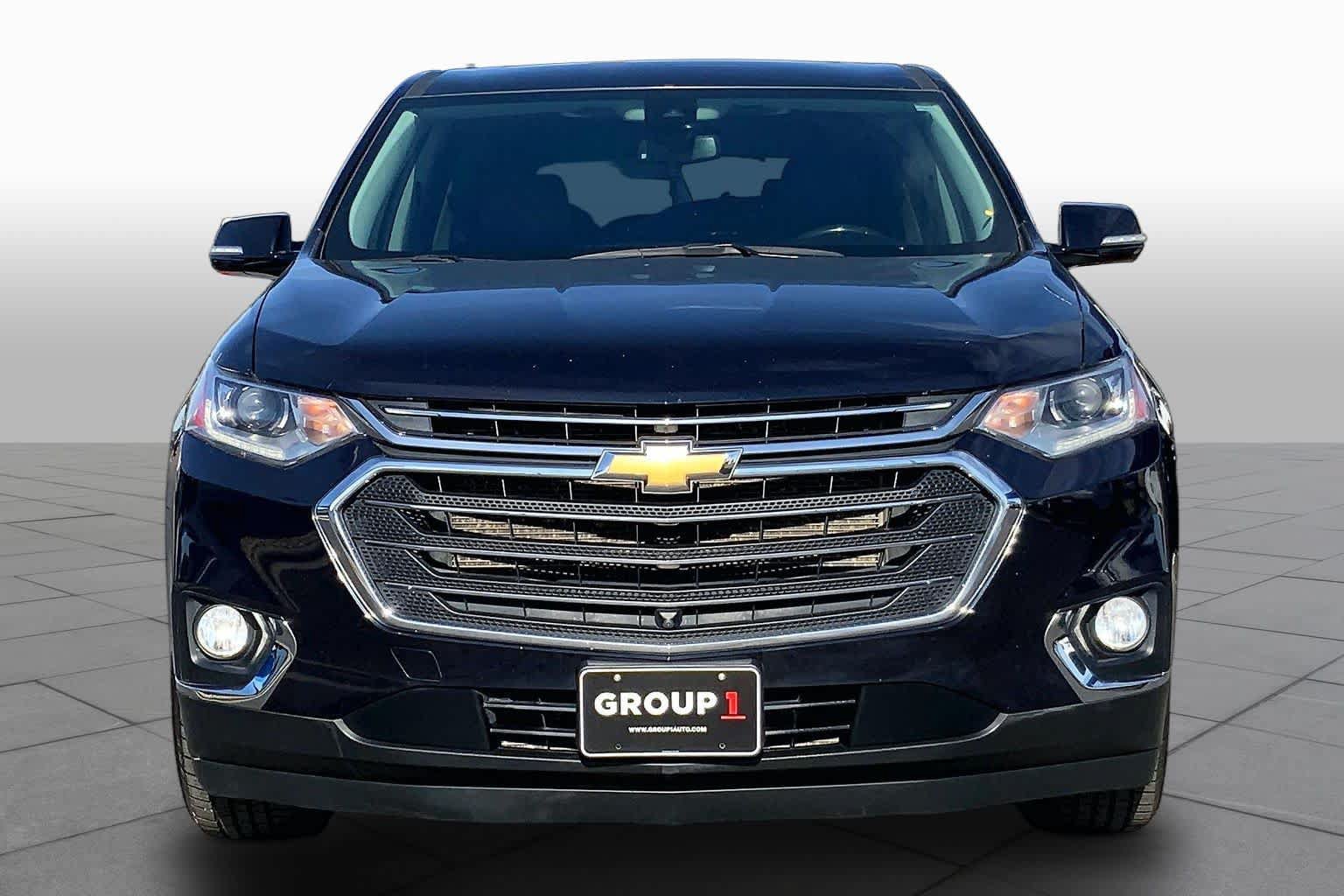 Used 2020 Chevrolet Traverse LT w/ LT Premium Package FWD image 3