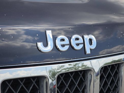 Used 2011 Jeep Grand Cherokee Overland w/ Mopar Chrome Edition Group AWD/4WD image 8