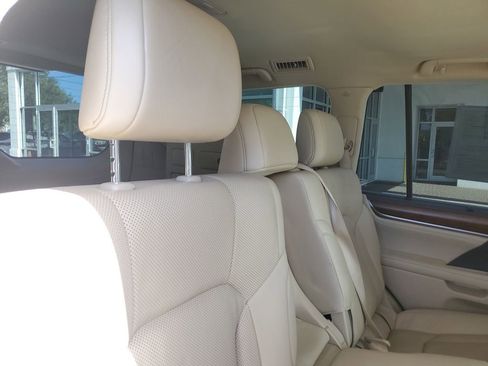 Used 2019 Lexus LX 570 4WD w/ Luxury Package image 27