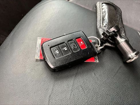 Used 2015 Toyota Highlander XLE FWD image 15