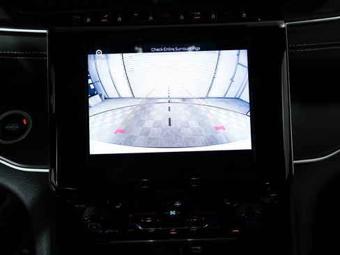 Used 2024 Jeep Grand Cherokee L Altitude image 27