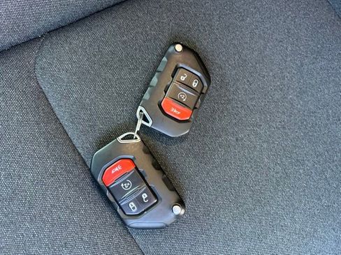 Used 2025 Jeep Gladiator Sport AWD/4WD image 21