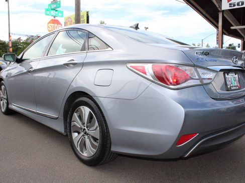 Used 2014 Hyundai Sonata Limited w/ Panoramic Sunroof Package 02 FWD image 4