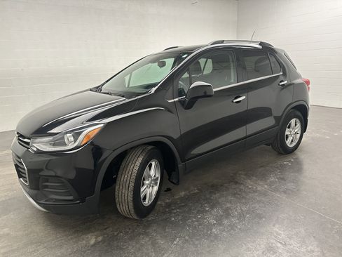 Used 2019 Chevrolet Trax LT w/ LT Convenience Package image 4