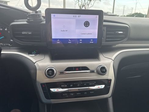 Used 2021 Ford Explorer XLT RWD image 4