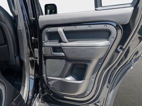 New 2025 Land Rover Defender 110 X-Dynamic SE image 23