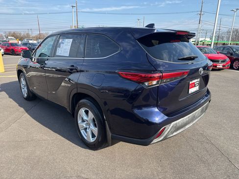 Used 2021 Toyota Highlander LE image 9
