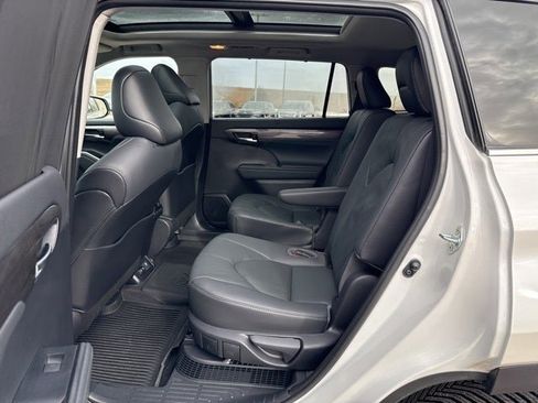 Certified 2021 Toyota Highlander Platinum image 17
