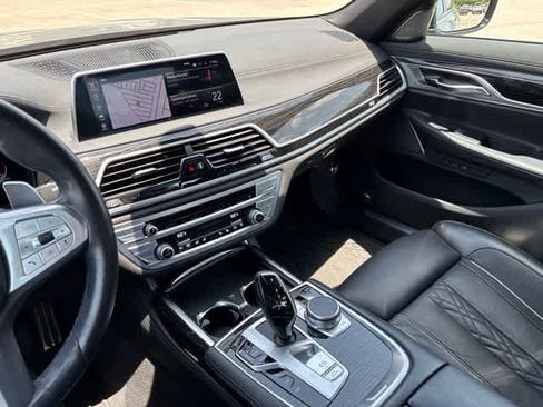 Used 2022 BMW 740i w/ M Sport Package RWD image 21