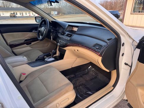 Used 2010 Honda Crosstour EX image 20