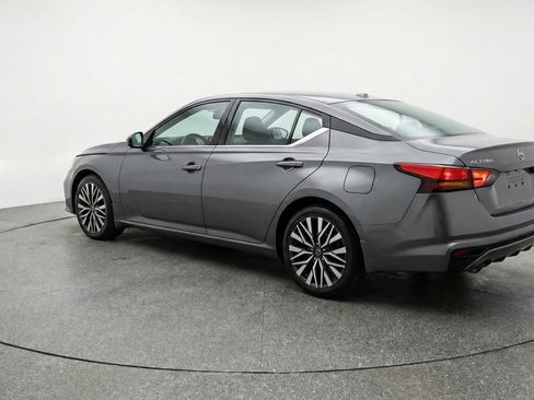 Used 2025 Nissan Altima 2.5 SV FWD image 6