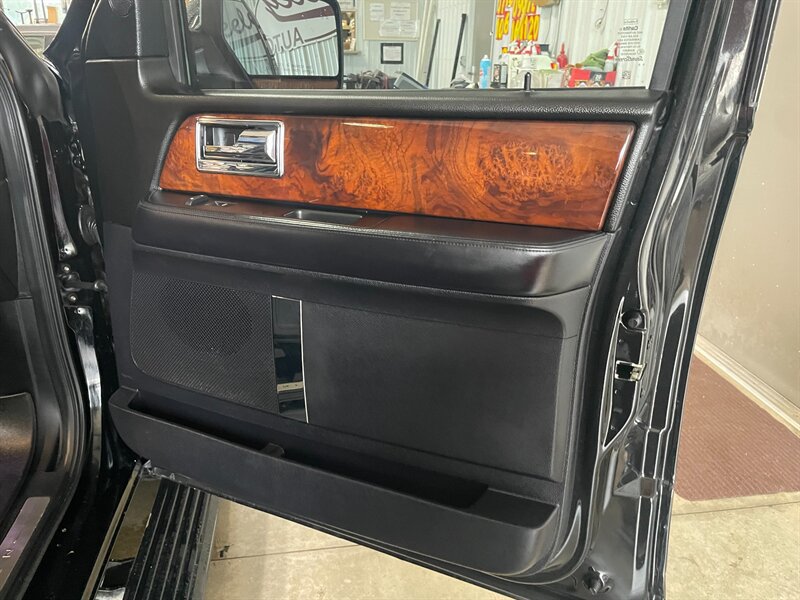 Used 2017 Lincoln Navigator L Select AWD/4WD image 26