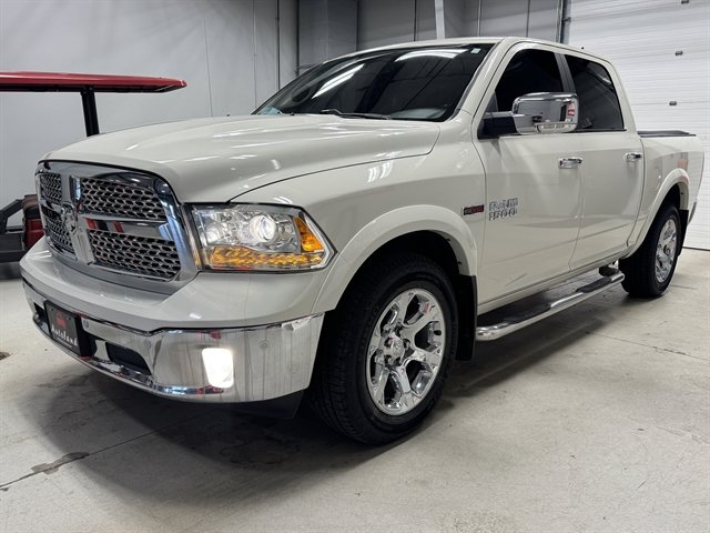 Used 2017 RAM 1500 Laramie w/ Convenience Group AWD/4WD image 3