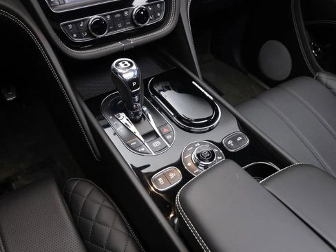 Used 2017 Bentley Bentayga AWD/4WD image 16