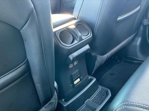 Used 2022 Jeep Wrangler Unlimited Sahara image 24