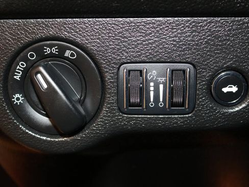 Used 2023 Dodge Challenger SXT RWD image 39