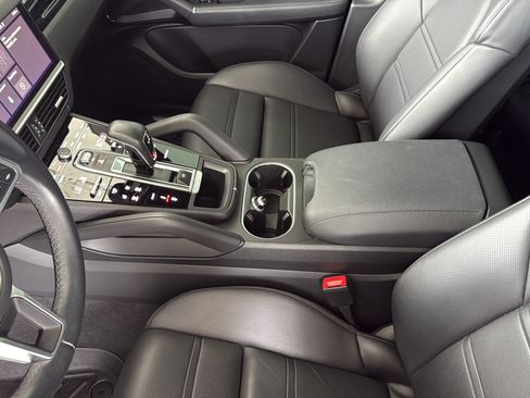 Used 2021 Porsche Cayenne S AWD/4WD image 19