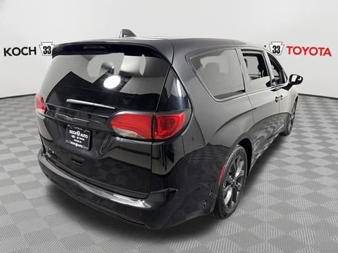 Used 2020 Chrysler Pacifica Touring w/ S Appearance Package image 7