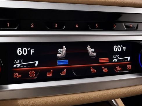 Used 2022 BMW 750i xDrive w/ Executive Package AWD/4WD image 44