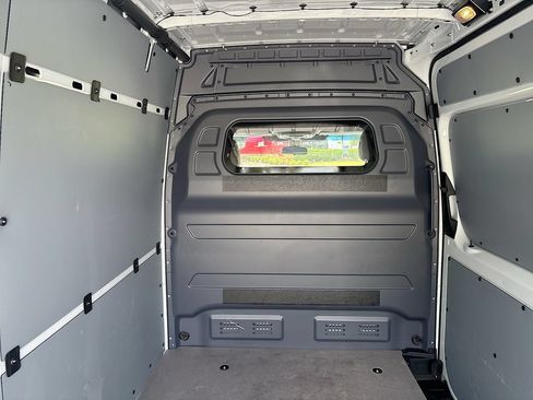 Used 2024 Mercedes-Benz Sprinter 2500 image 24