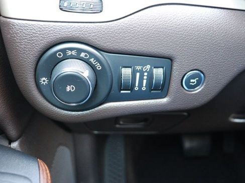 Used 2014 Jeep Cherokee Trailhawk w/ Technology Group AWD/4WD image 24