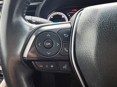 Used 2022 Toyota Venza XLE image 18