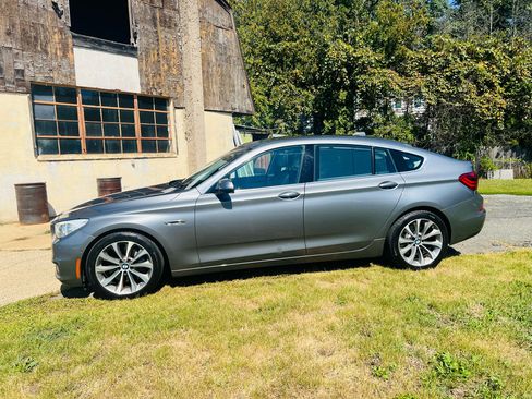Used 2017 BMW 535i Gran Turismo xDrive image 3