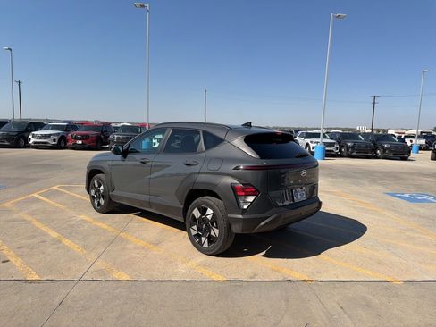 Used 2025 Hyundai Kona SEL image 5