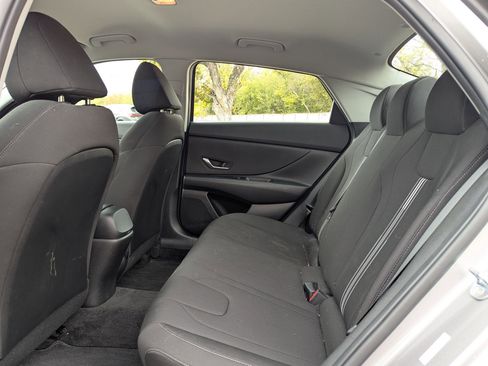 Used 2022 Hyundai Elantra SEL image 15