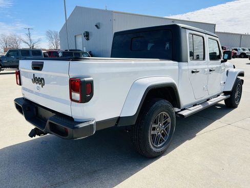 Used 2024 Jeep Gladiator Sport image 36