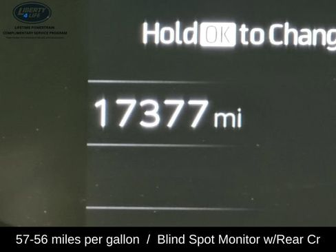 Used 2025 Toyota Prius LE image 31