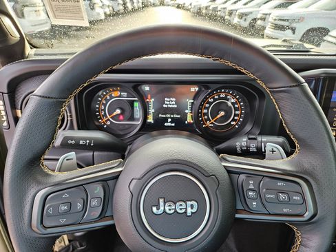 Used 2025 Jeep Wrangler Unlimited Rubicon 392 image 20