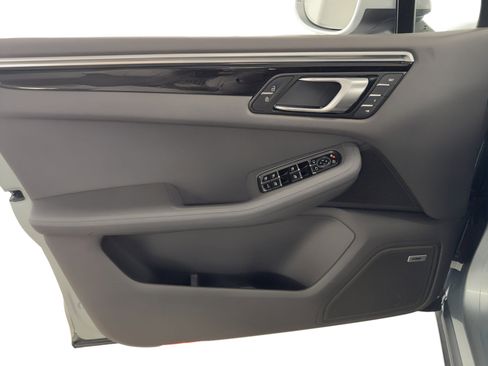 Used 2020 Porsche Macan image 14