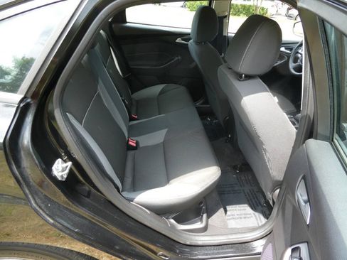 Used 2014 Ford Focus SE w/ Interior Protection Package FWD image 18