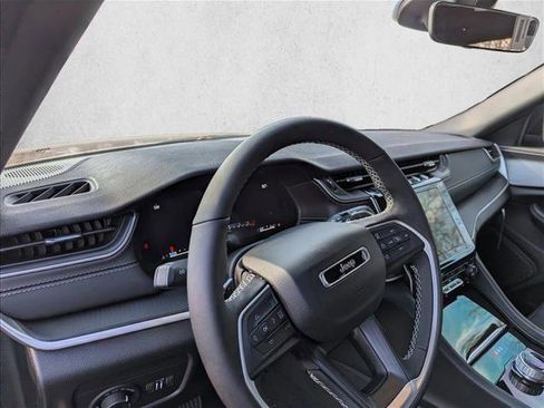 New 2025 Jeep Grand Cherokee Altitude image 12